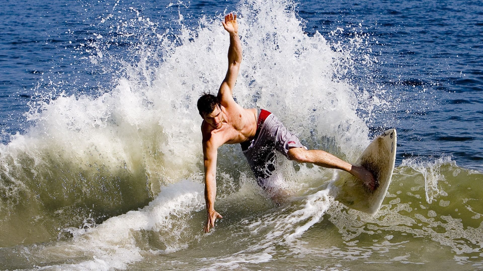 逆境中的坚守：车手面对挑战的故事